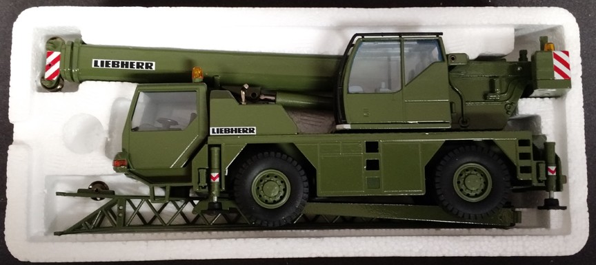 Liebherr LTM 1070-4.1 Military Green