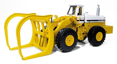 International 560 wheel loader with log forks