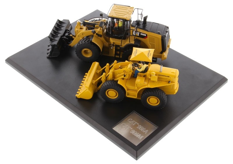 大人気新品  Caterpillar 966A Wheel Loader (Circa 1960-1963) and 建設車両、作業車
